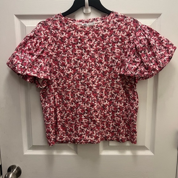 Zara Tops - ZARA red floral puffy sleeve t shirt size medium